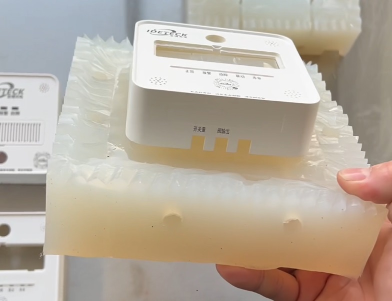 polyurethane vacuum cast prototype part with smooth surface finish