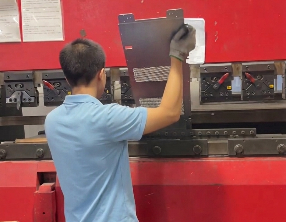 Aluminum 5052 Sheet metal bending at Rpproto